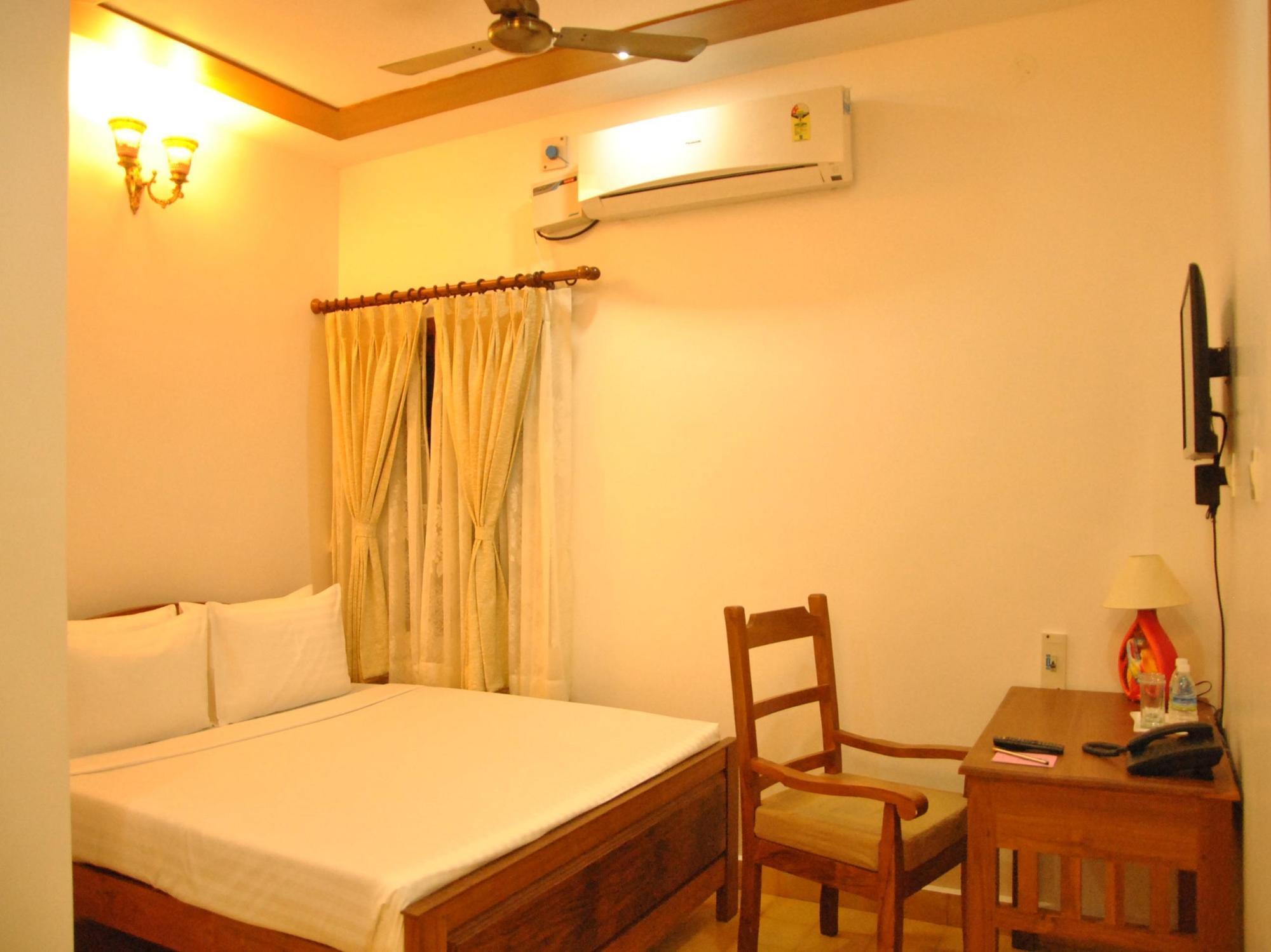 Cours Chabrol Hotel Pondicherry Exterior foto