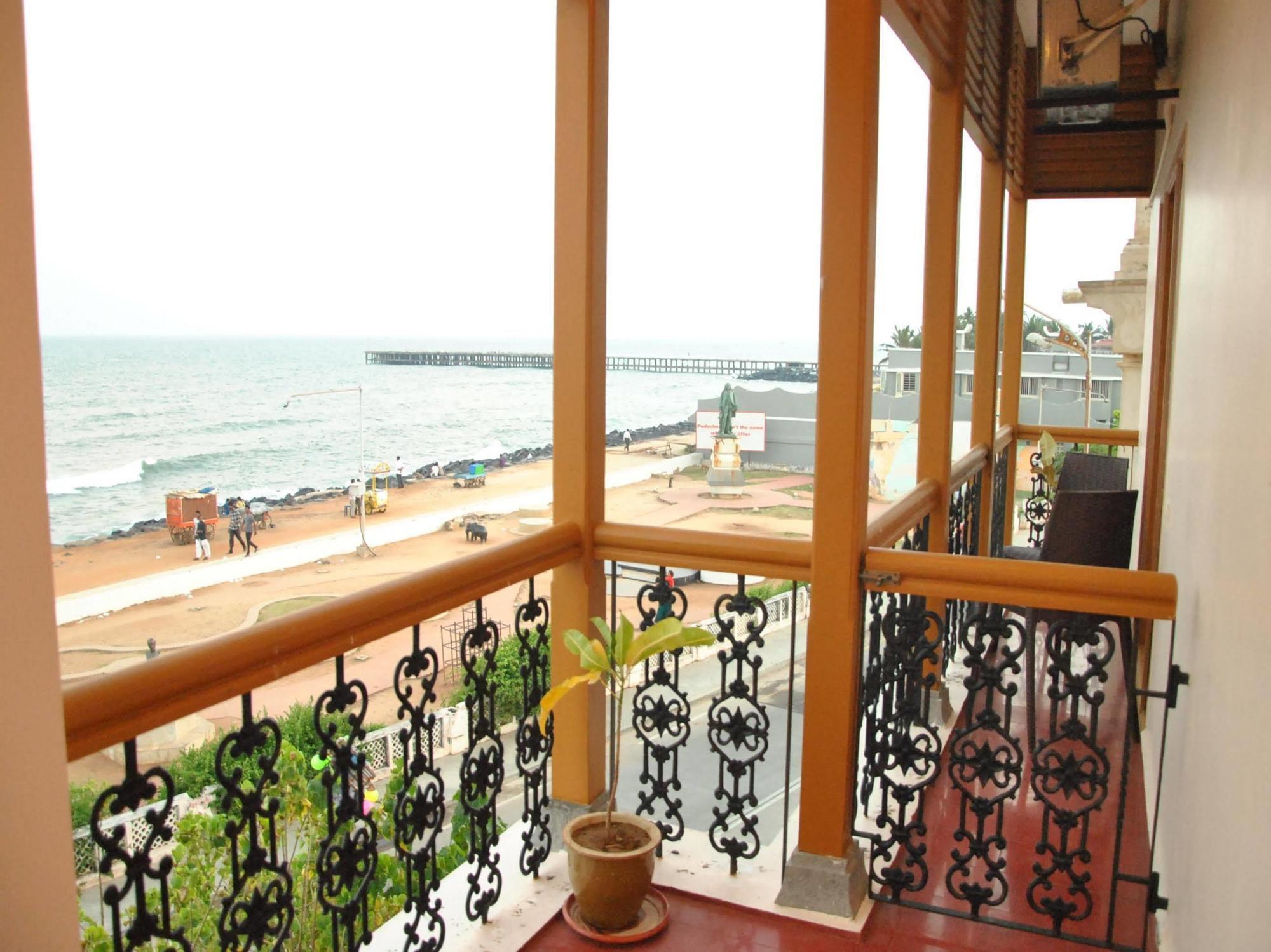 Cours Chabrol Hotel Pondicherry Exterior foto